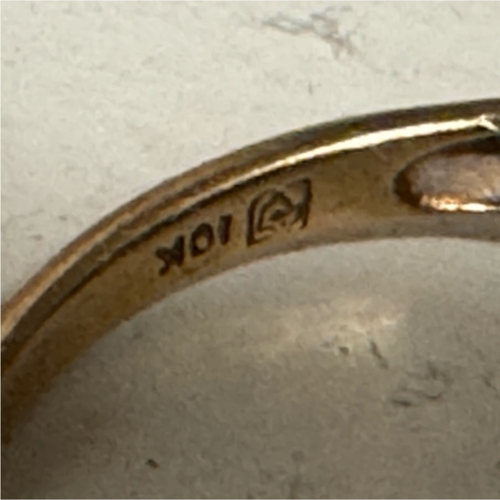 10k gold ring with green stone - Picture 3 of 3